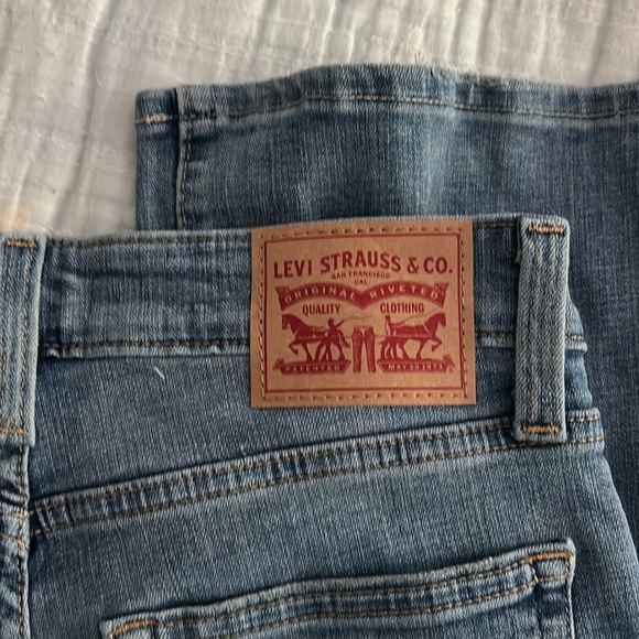 LEVIS 725 HIGH RISE BOOTCUT WOMEN'S JEANS - Picture 4 of 5